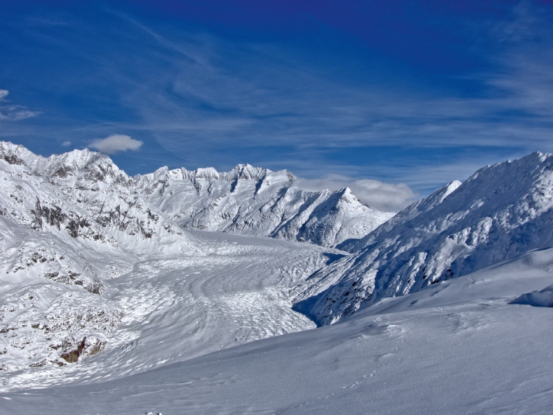 Ein Motiv aus dem Kalender Der Grosse Aletschgletscher ist der flächenmässig grösste und längste Gletscher der Alpen.