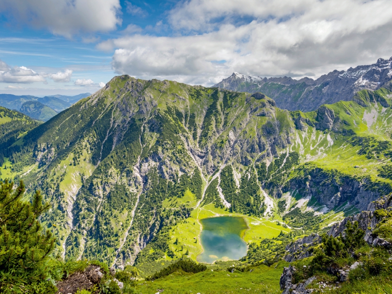 Unterer Gaisalpsee, dahinter der Entschenkopf