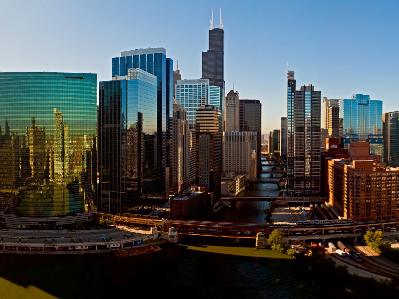 Upper Wacker Drive mit Chicago River