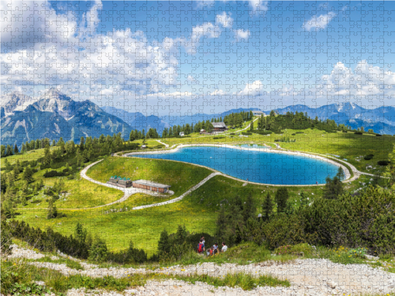 Beeindruckende Landschaft des Totengebirges und dem Speichersee auf der Höss in Hinterstoder