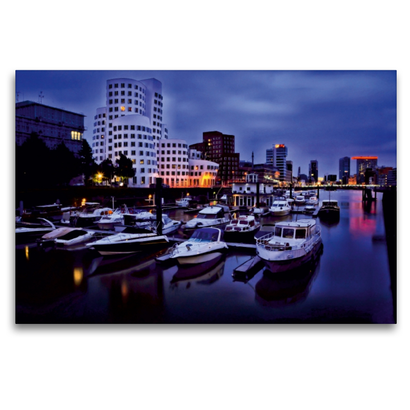 Medienhafen und Gehry Bauten zur blauen Stunde