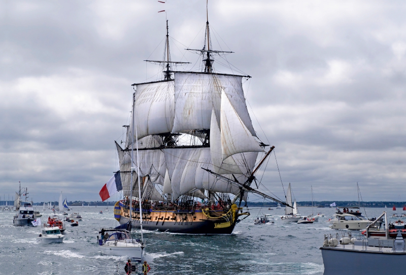 Het fregat Hermione in Saint-Malo vaargeul