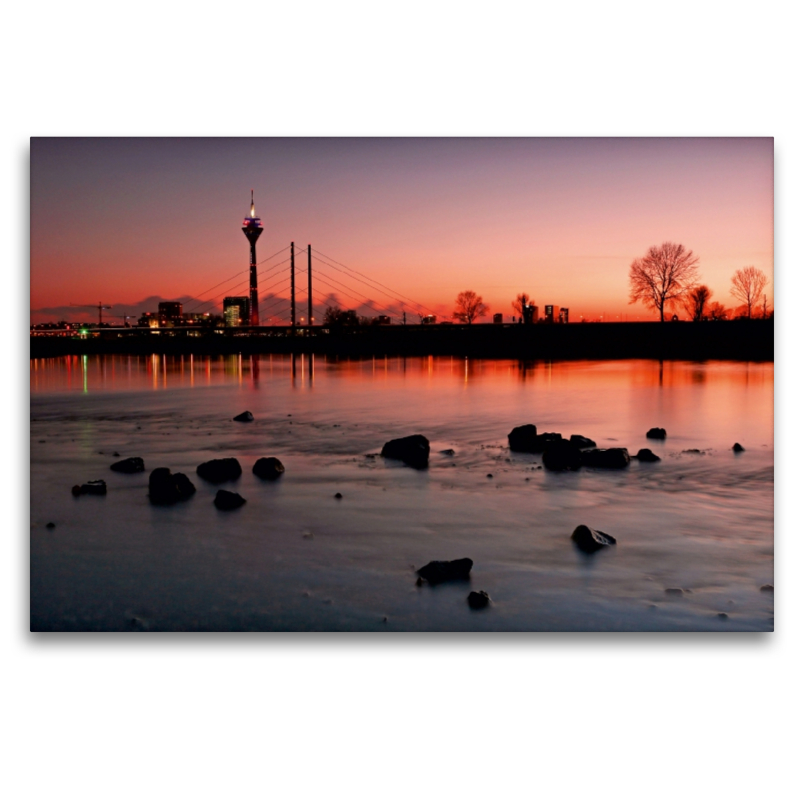 Niedrigwasser am Rhein in Düsseldorf