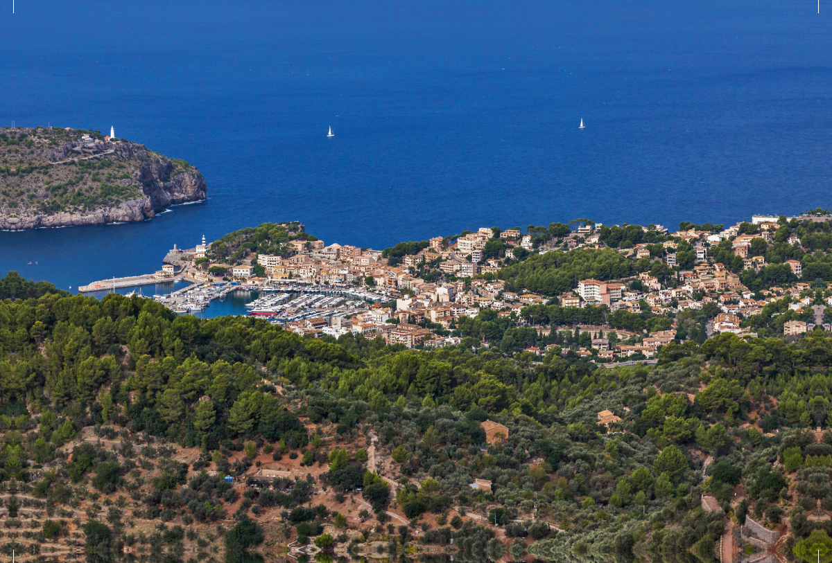 Die Hafenstadt Port Sóller im Herzen des Tramuntana-Gebirges