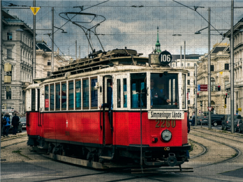 Oldtimer-Straßenbahn Type H1 am Wiener Schwarzenbergplatz, hergestellt 1910 von der Waggonfabrik Simmering