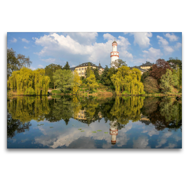 Schlosspark und weißer Turm in Bad Homburg