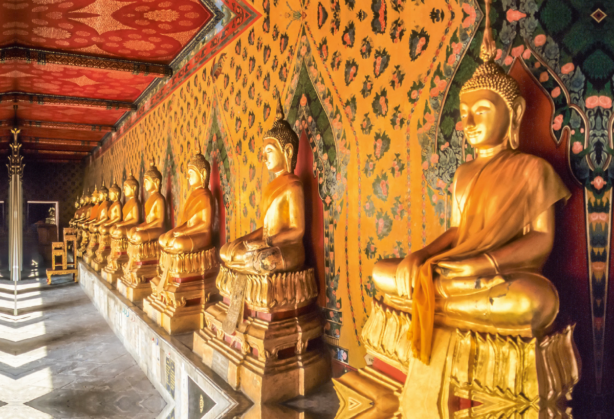 Goldene Buddha-Statuen im Grand Palace in Bangkok