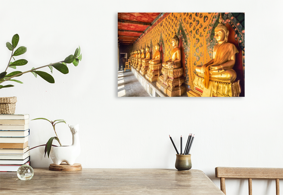 Goldene Buddha-Statuen im Grand Palace in Bangkok