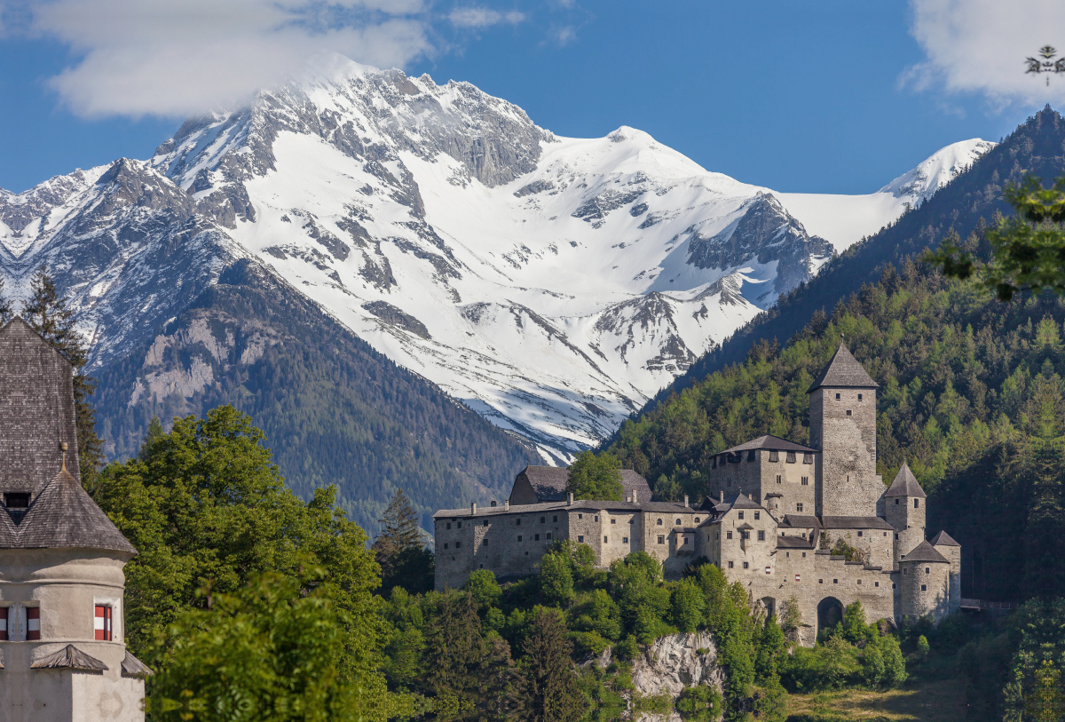 Tauferer Tal mit Burg Taufers