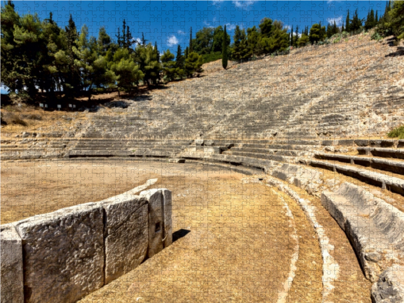 Das in den Felsen gehauene antike Theater von Argos fasste 20.000 Zuschauer, Argolis, Peloponnes, Griechenland