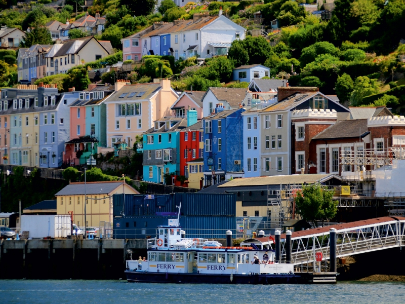 Blick auf Dartmouth am Fluss Dart (Grafschaft Devon)