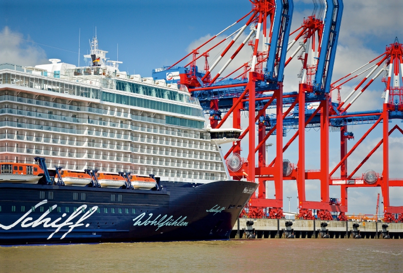 Kreuzfahrtschiff MEIN SCHIFF 3 an der Kaje