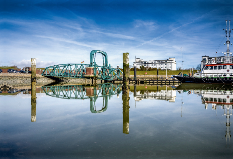 Spiegelung im Nassauhafen