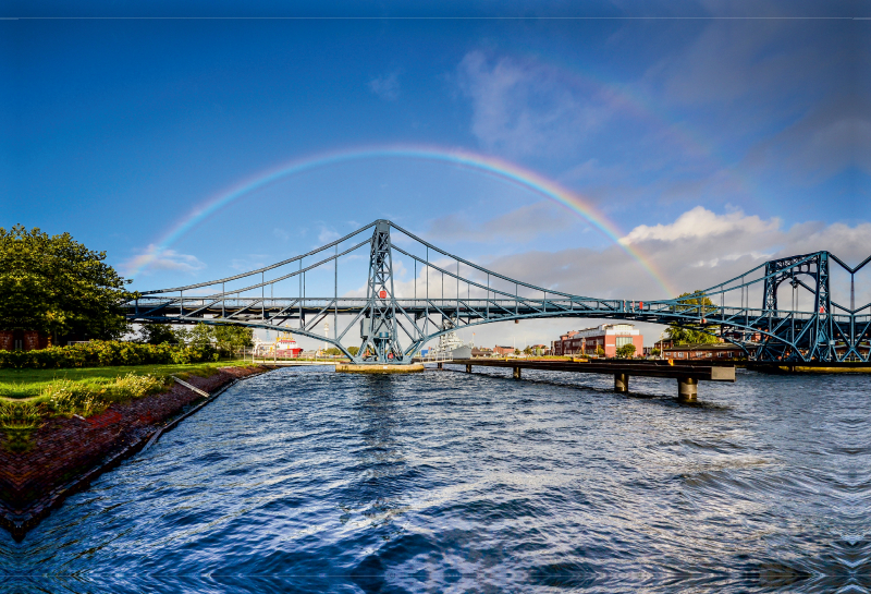 Kaiser-Wilhelm-Brücke mit Regenbogen