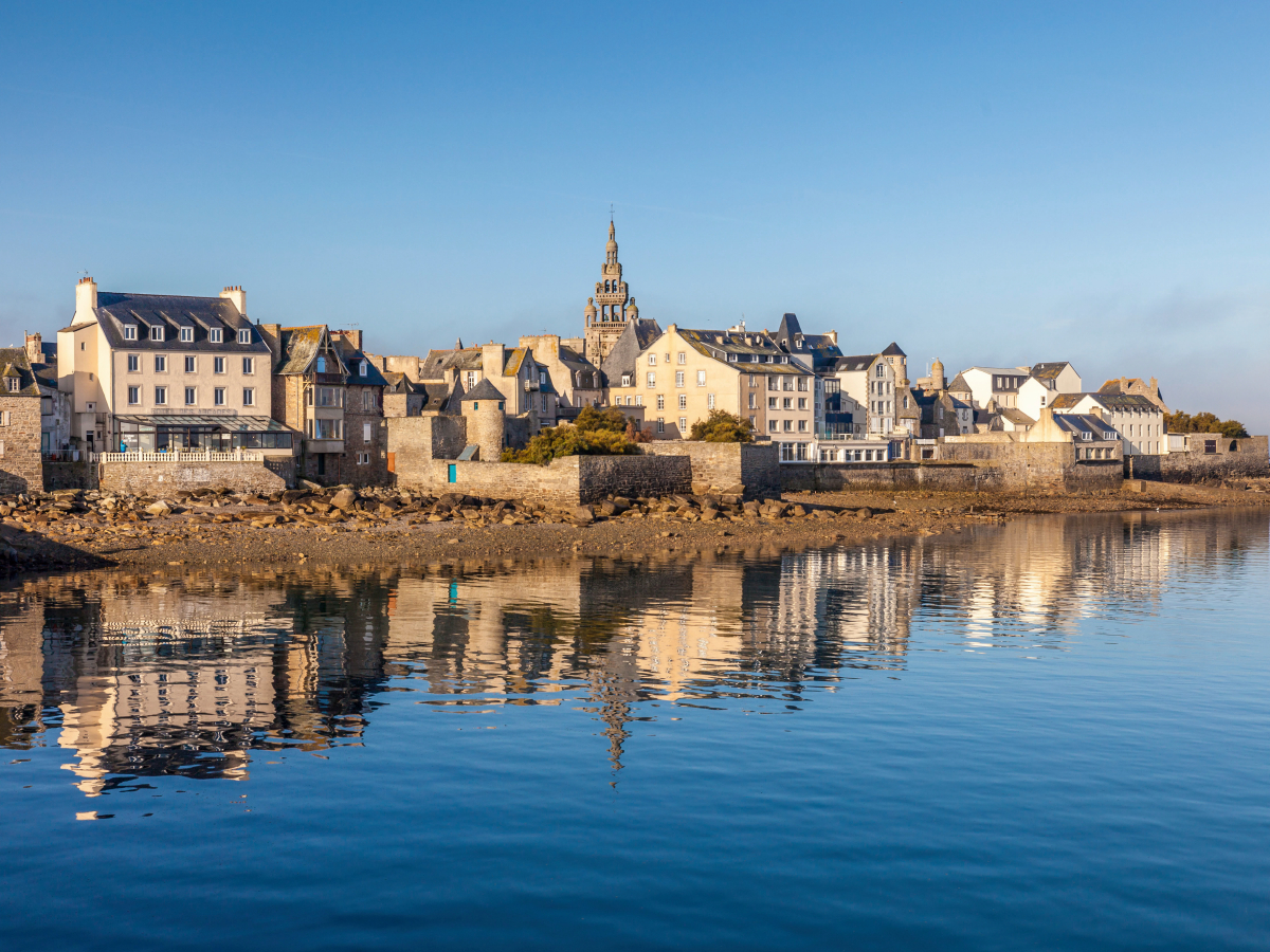 Die Altstadt von Roscoff in der Bretagne, Frankreich