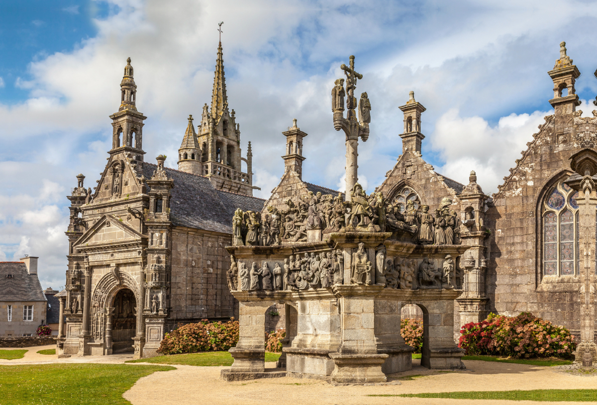 Pfarrei Lampaul-Guimiliau in der Bretagne, Frankreich