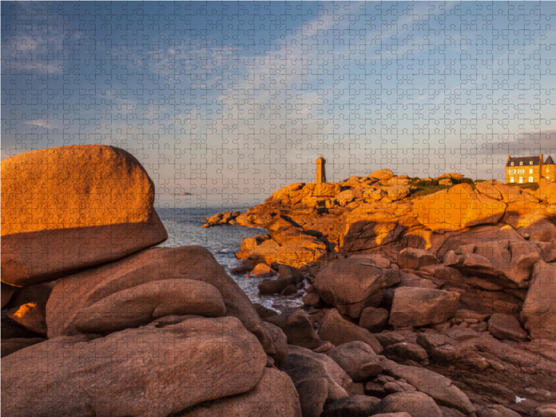 Der Leuchtturm von Ploumanach an der Côte de Granit Rose, Bretagne