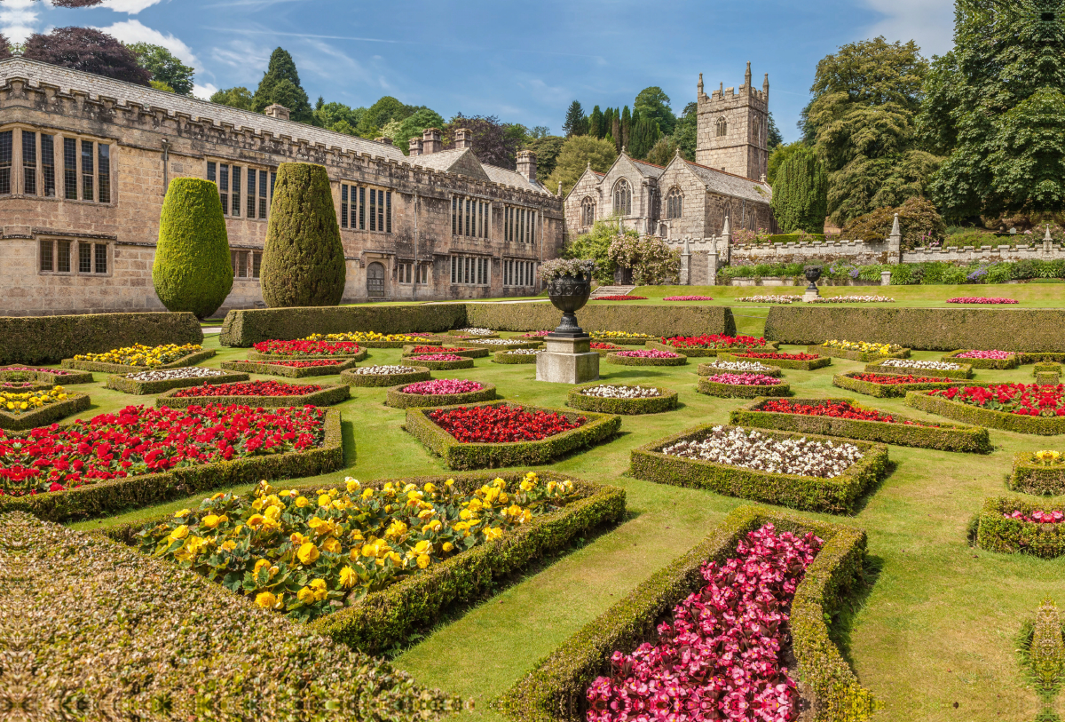 Garten vom Lanhydrock House bei Bodmin in Cornwall, England