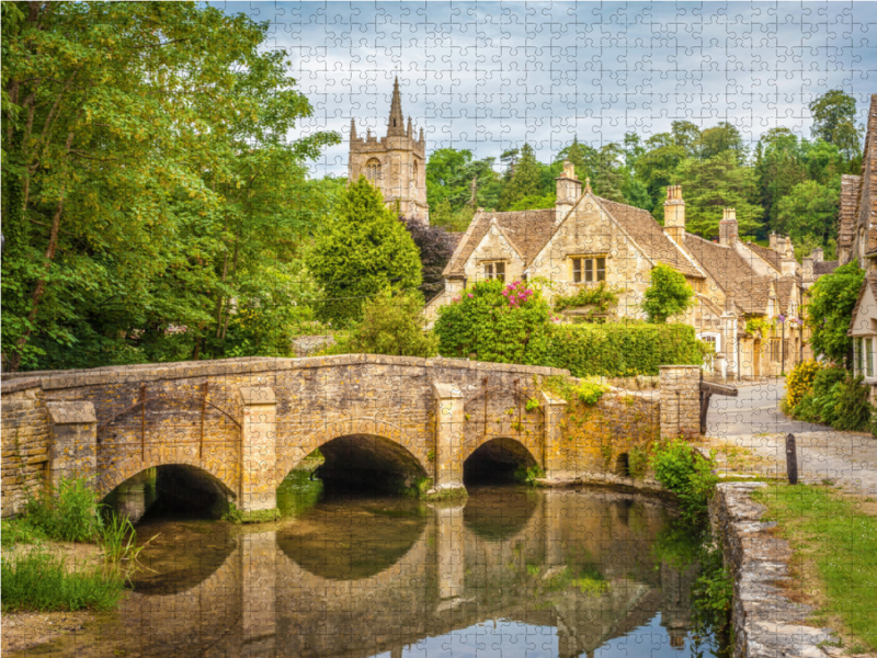 Die Brücke von Castle Combe in Wiltshire, England