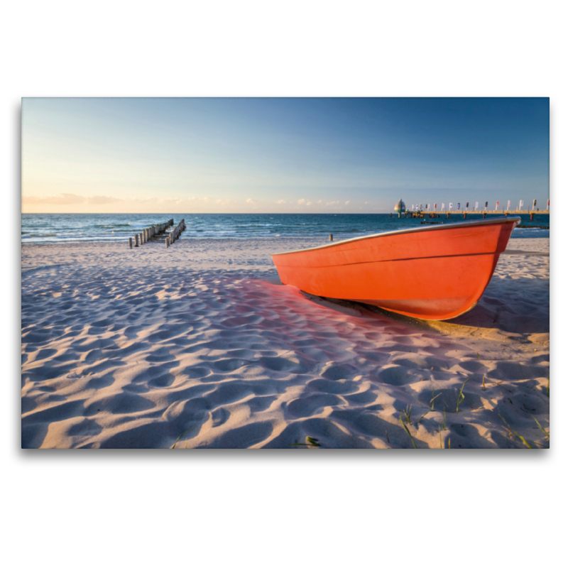 Einsames Boot am Strand in Zingst (Mecklenburg-Vorpommern)