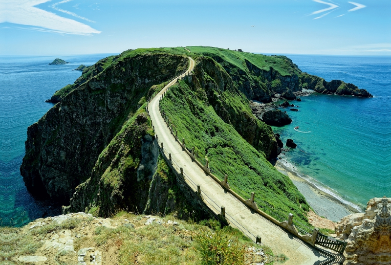 Little Sark, La Coupée