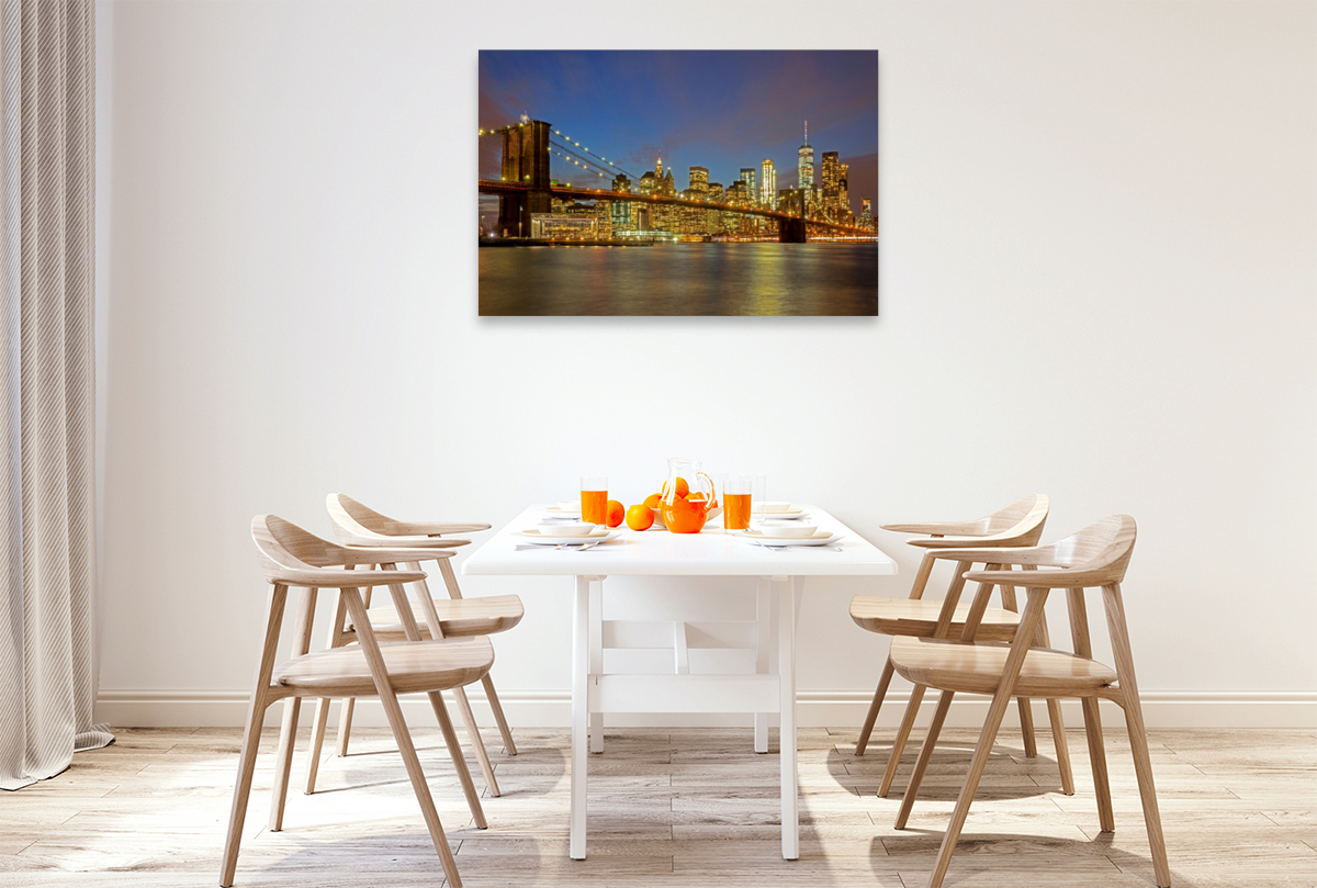 Brooklyn Bridge mit Skyline bei Nacht