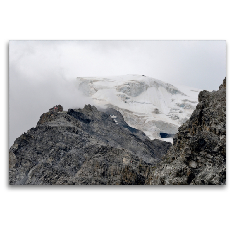 Julius Payer Hütte (3.029 m) und Ortler (3.905 m)