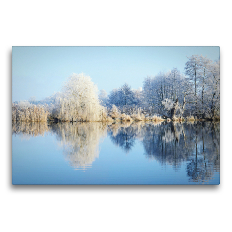 Wasserspiegelung an der Havel. Winterlandschaft