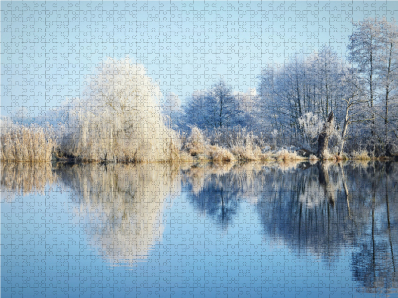 Wasserspiegelung an der Havel. Winterlandschaft