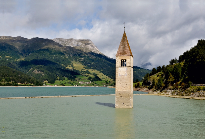 Kirchturm von Graun im Reschensee