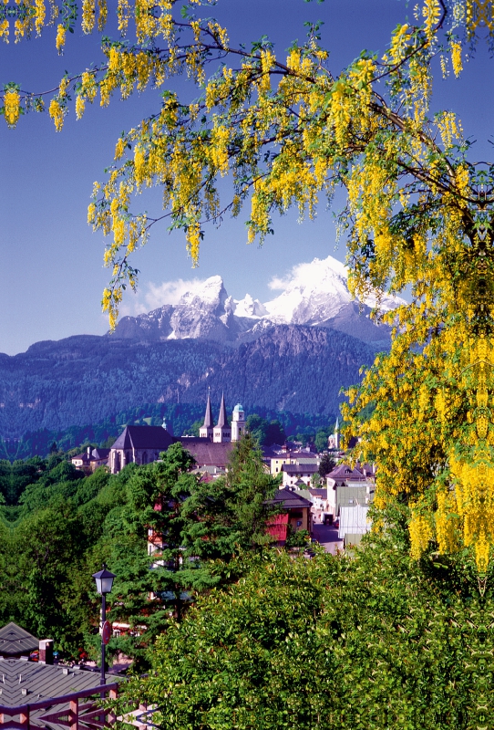 Blick auf Berchtesgaden mit Watzmann