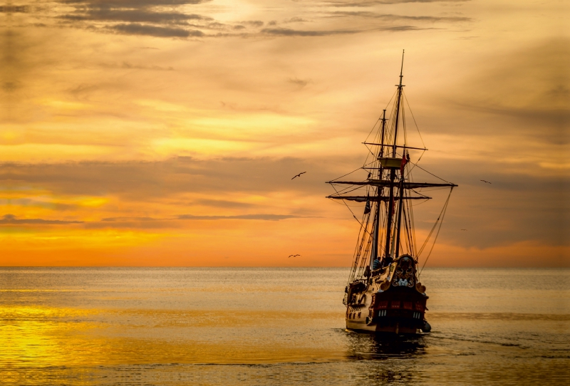 Boot im Sonnenuntergang