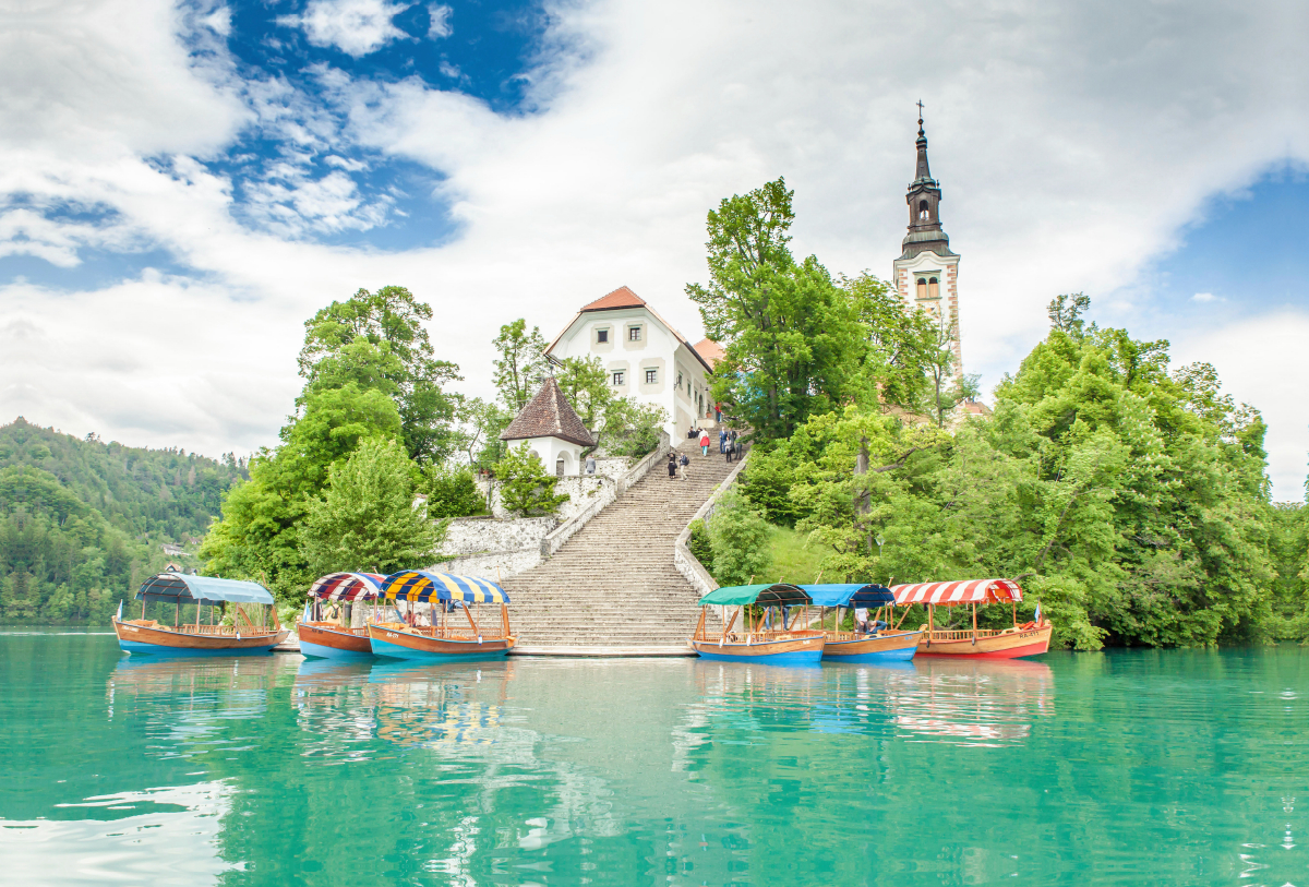 Kirche und ehemaliges Kloster auf der Insel Bled/ Slowenien