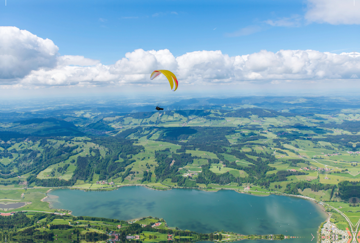 Mit dem Gleitschirm über dem Großen Alpsee