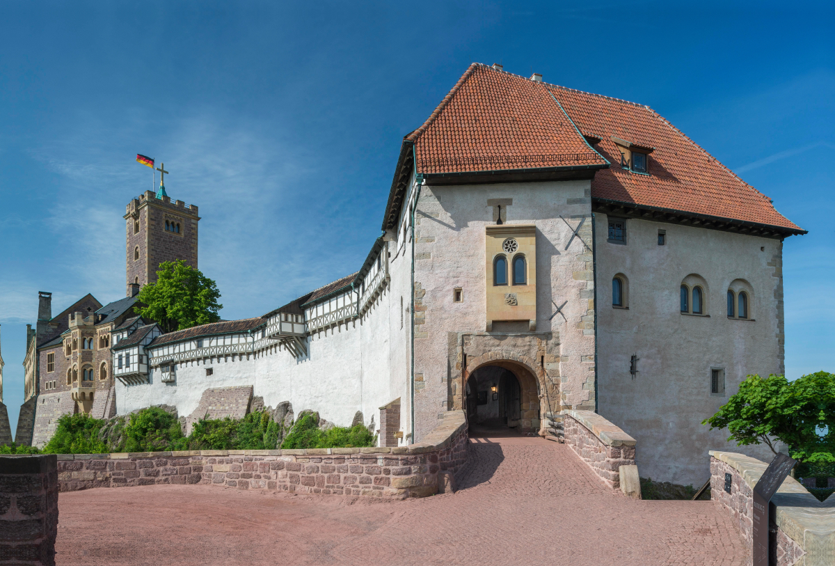 Wartburg mit Zugbrücke und Torhaus