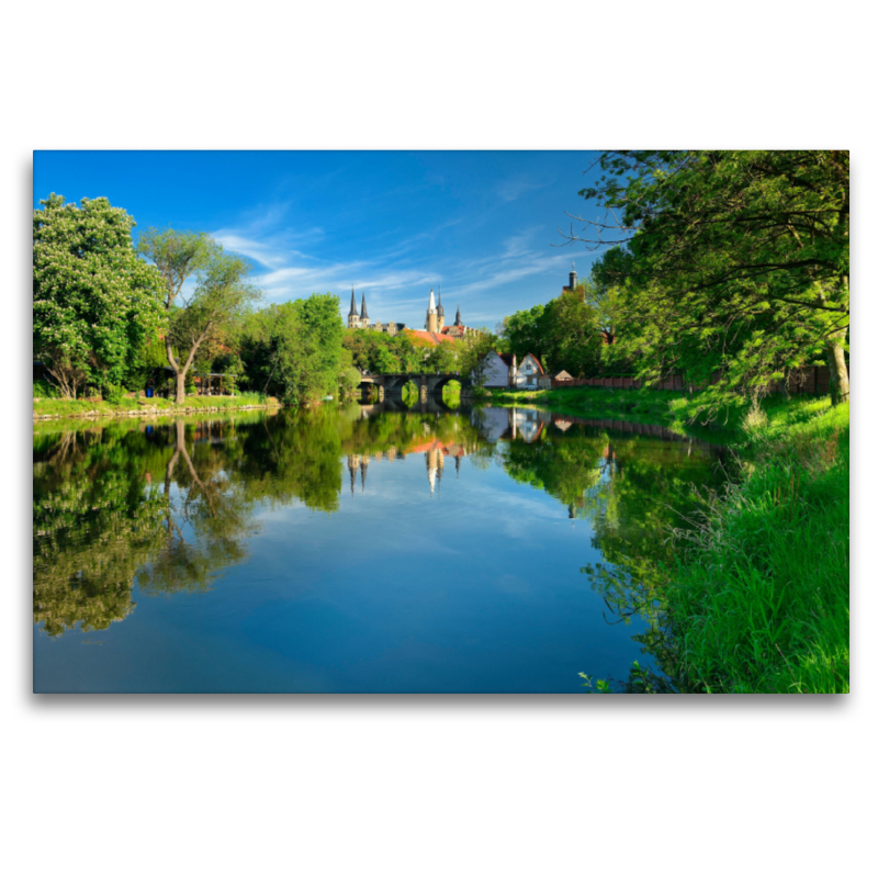 Merseburger Dom und Schloss Merseburg spiegeln sich in der Saale