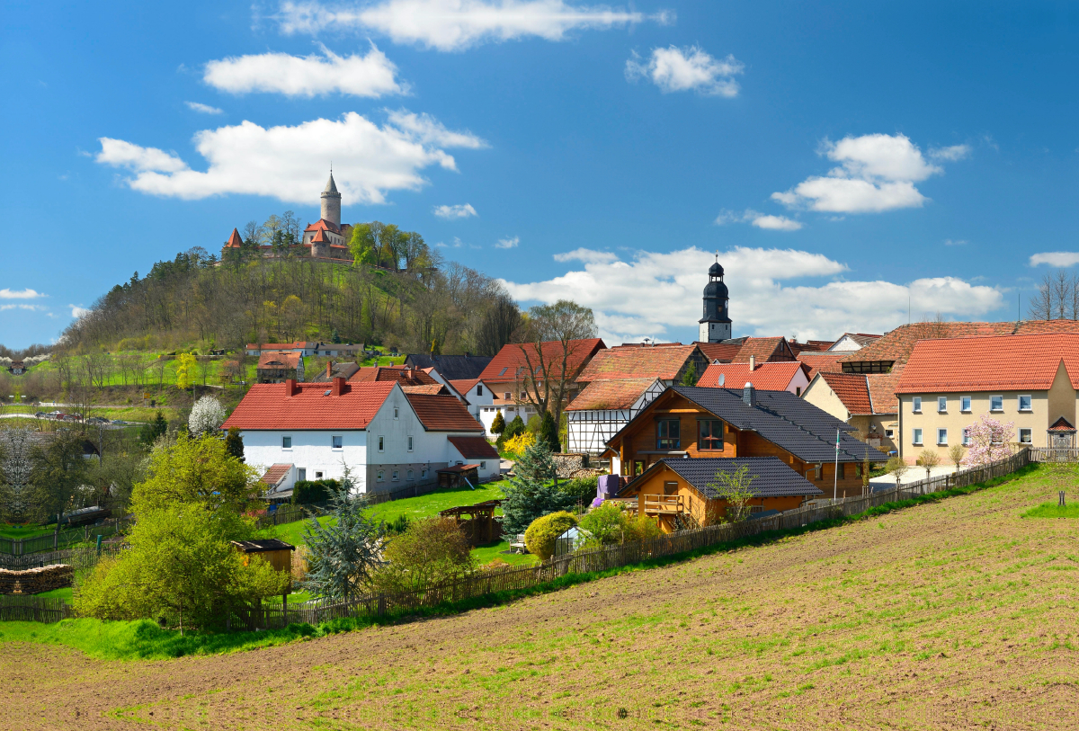 Dorf Seitenroda mit Leuchtenburg bei Kahla