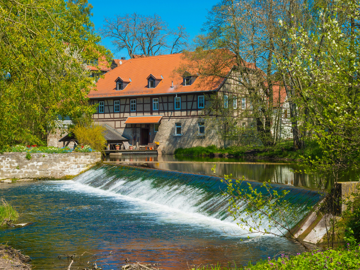 Wassermühle und Wehr an der Ilm, älteste Mühle in Thüringen, Taubach bei Weimar