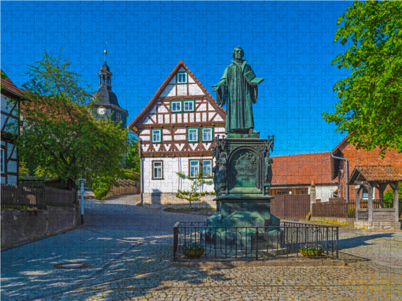 Lutherdenkmal, eingeweiht 1861, Lutherplatz, links Lutherhaus, hinten Lutherkirche, Möhra