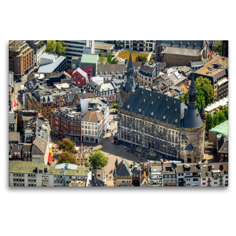 Luftbild vom Aachener Rathaus mit Innenstadt