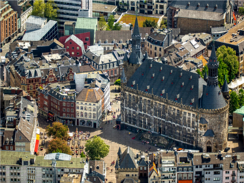 Luftbild vom Aachener Rathaus mit Innenstadt