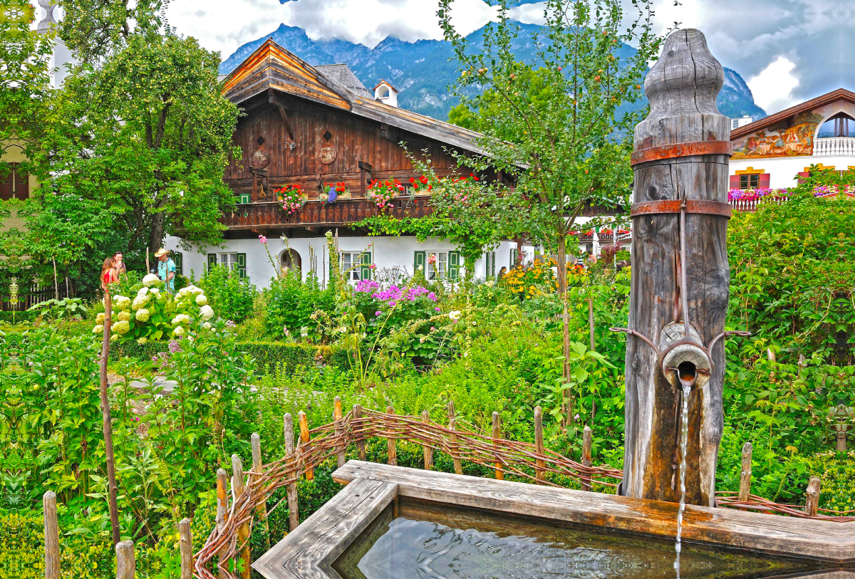 Bauerngarten mit Brunnen