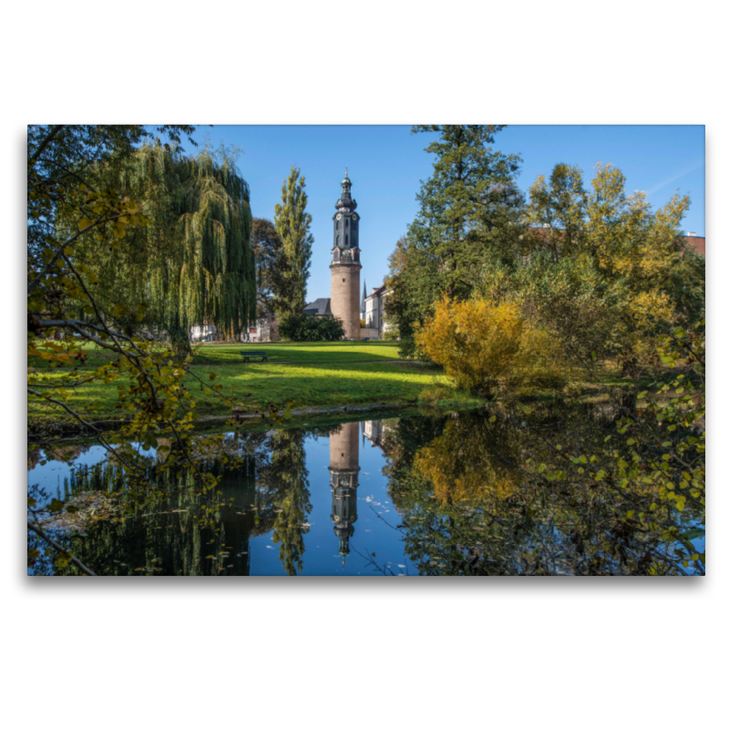 Schlossturm spiegelt sich in der Ilm, UNESCO Welterbe Klassisches Weimar, Park an der Ilm, Weimar