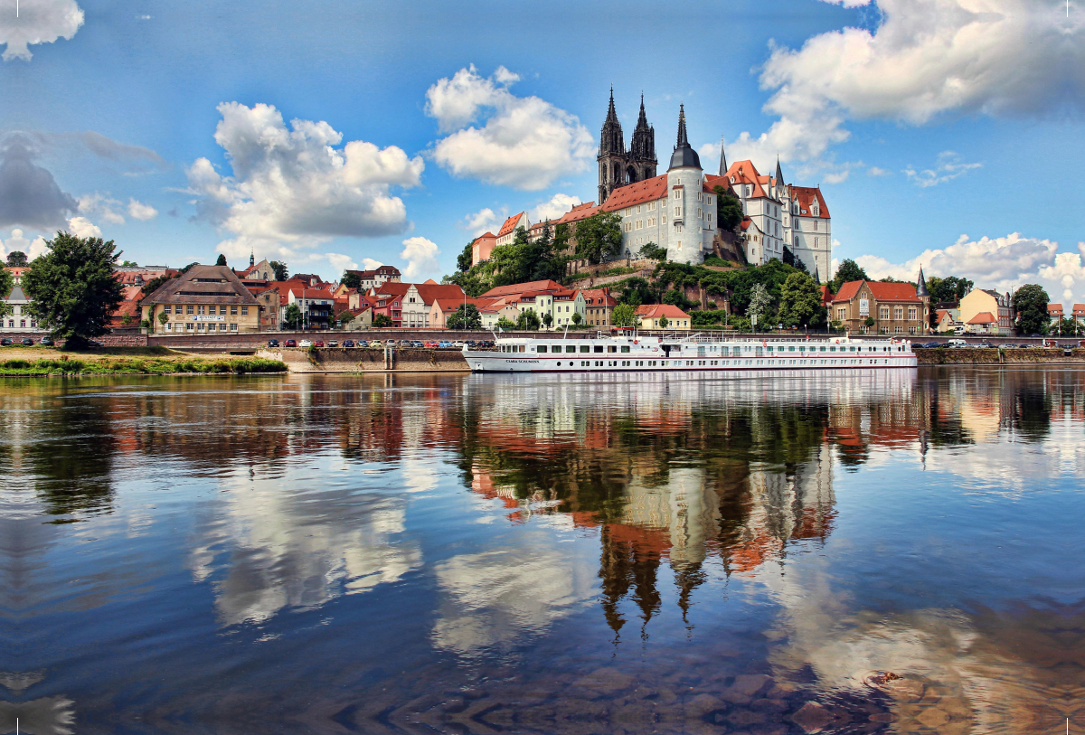 Meißen, Albrechtsburg und Dom spiegelt sich in der Elbe, Sachsen