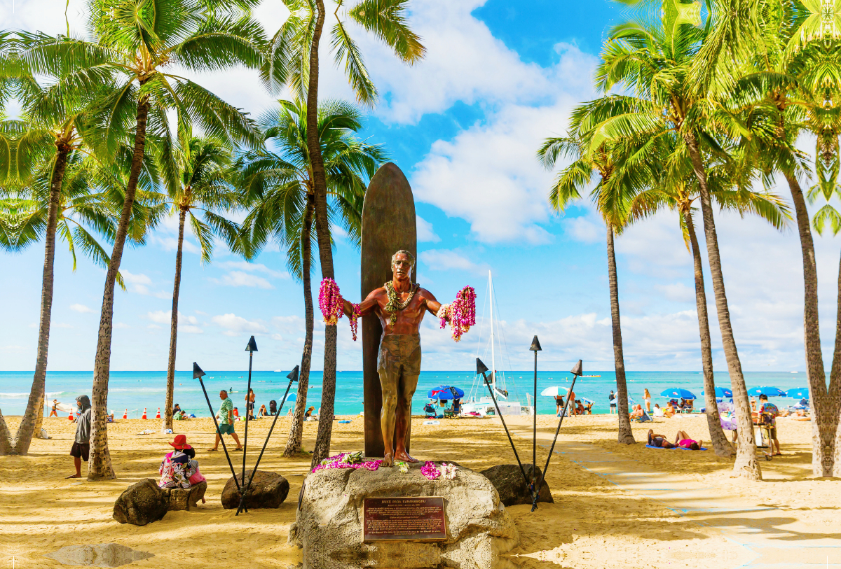 Statue von Duke Kahanamoku, dem Vater des modernen Surfens