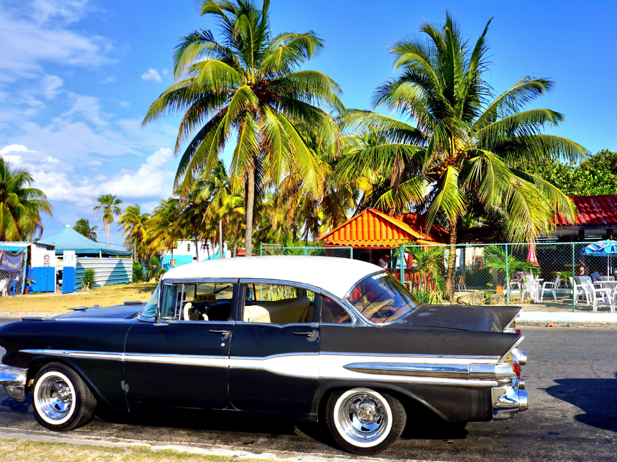 Der US-Oldtimer Pontiac Chieftain 1957 in Kuba