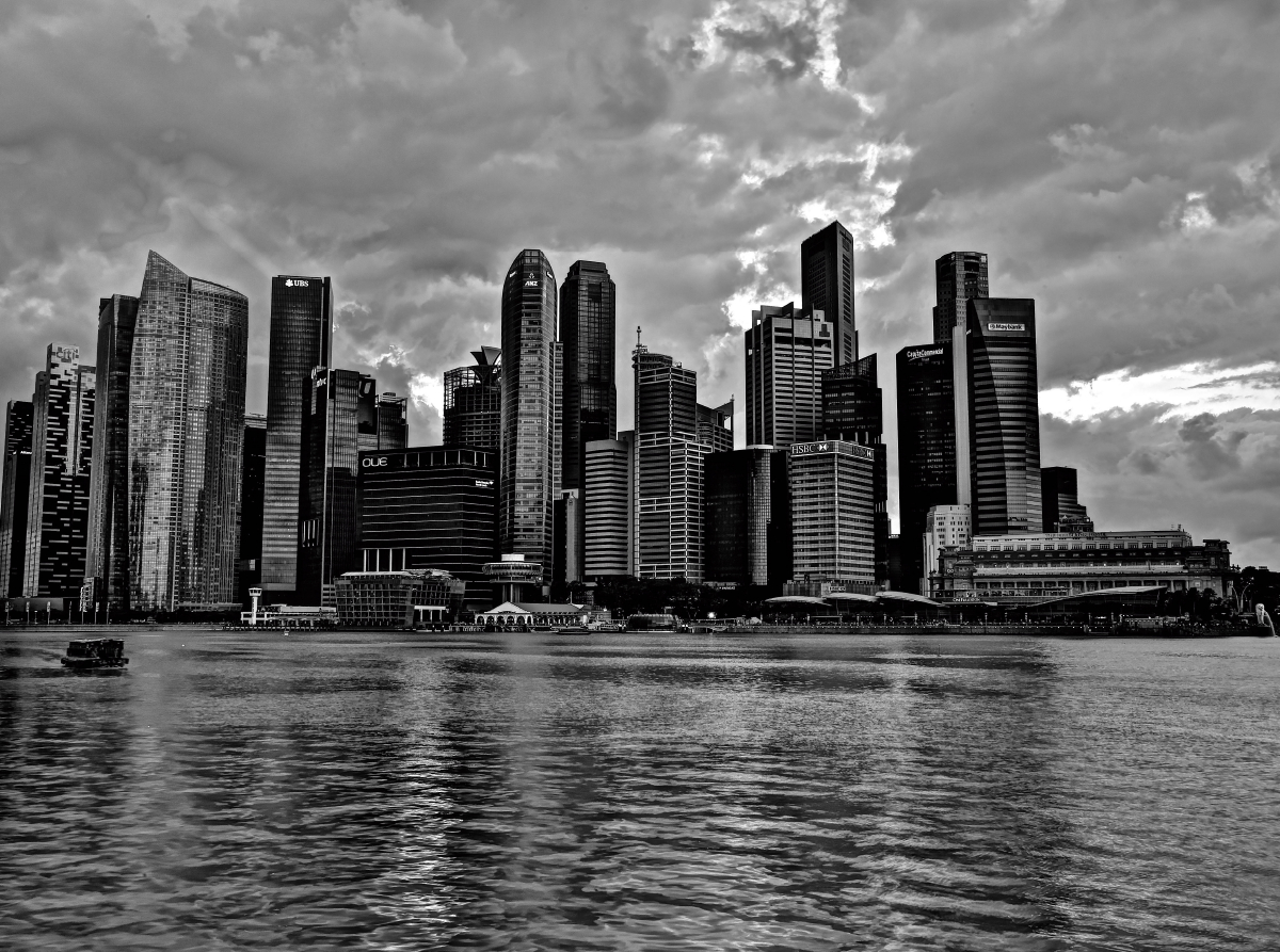 Singapur Skyline in schwarz weiß