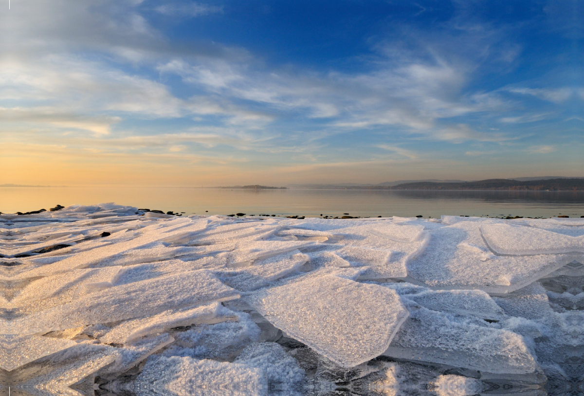 Eisschollen am Ufer der Insel Reichenau