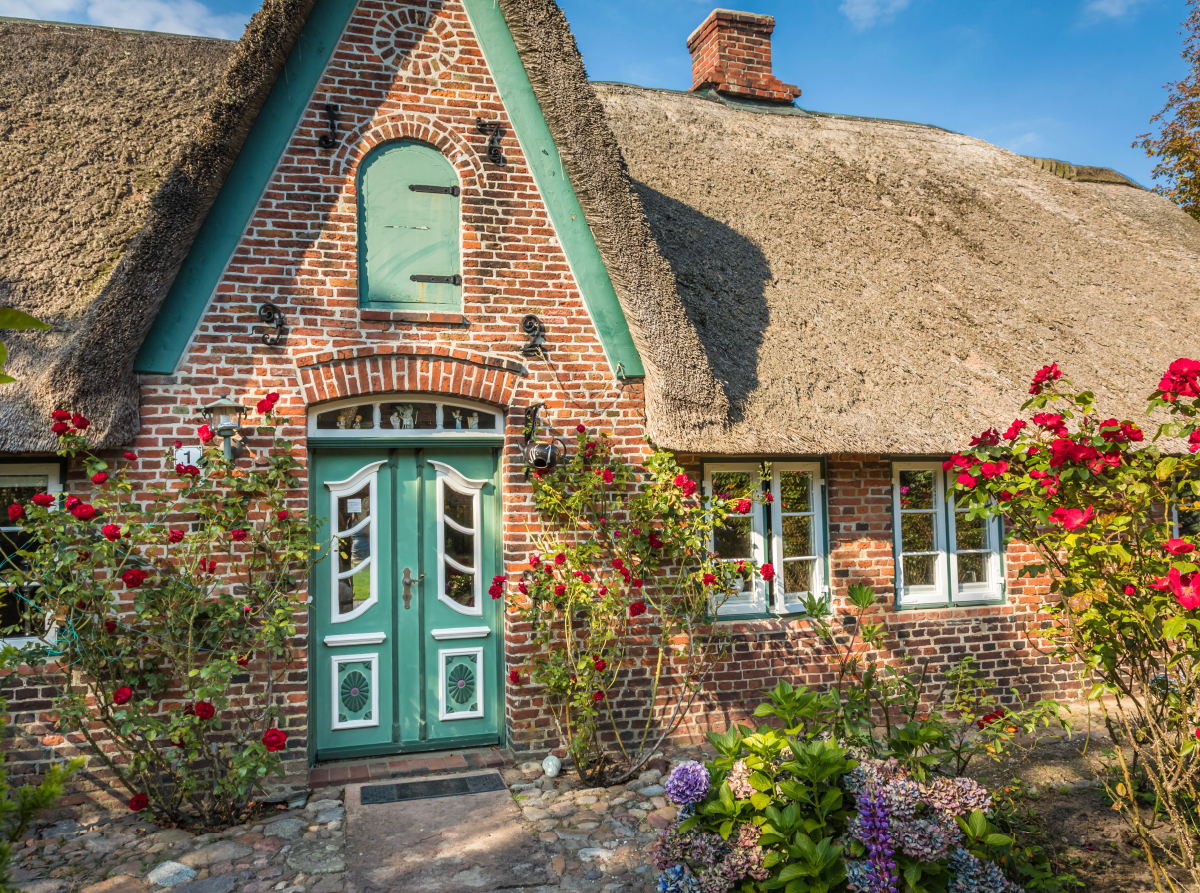 Historischer Hof mit Bauerngarten in Keitum