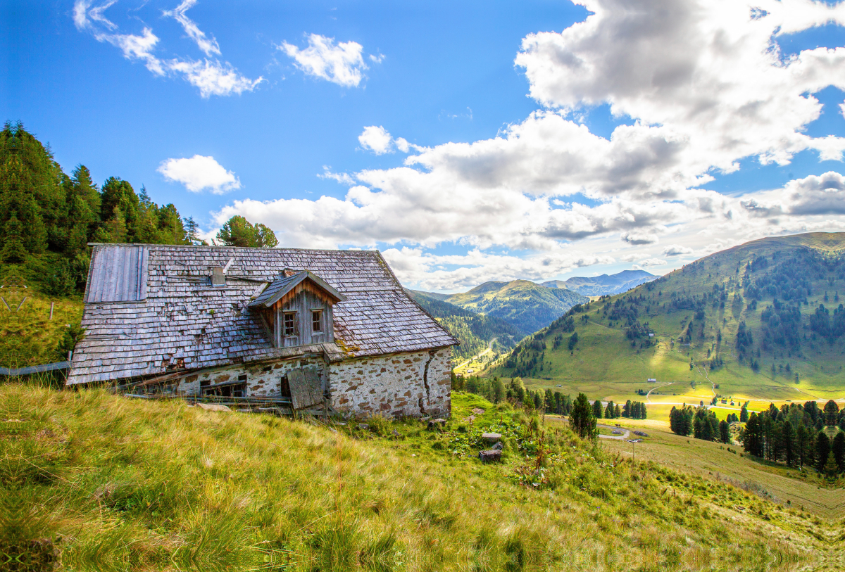 Eine alte Skihütte die Schilcheralm